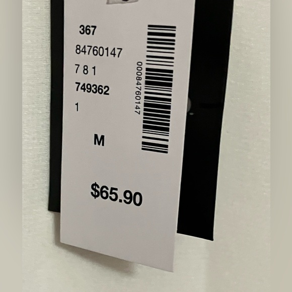 *💙2/25$*White Sleeveless Blouse with Gold Beading - Picture 5 of 5